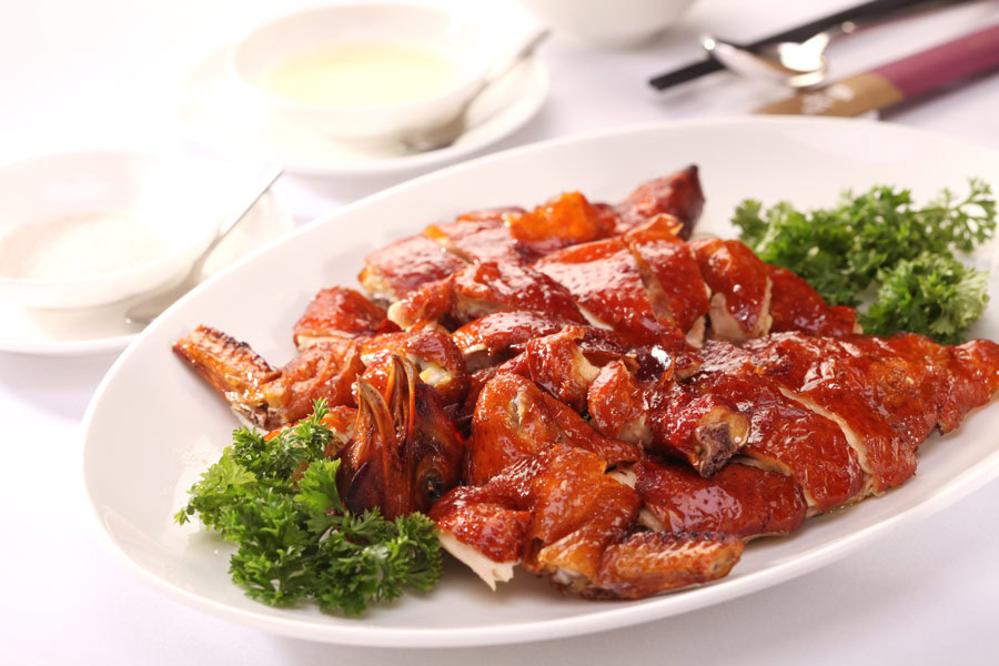 The Legacy of Two Dishes: How They Influenced a Generation of Cantonese Chefs The culinary legacy of the late Chui Fook-chuen, reflected through the recollections of his son, Master Chef Chui Wai-kwan Crispy Skin Chicken and Baked Stuffed Crab Shell 脆皮雞 釀焗鮮蟹蓋 The Legacy of Two Dishes: How They Influenced a Generation of Cantonese Chefs The culinary legacy of the late Chui Fook-chuen, reflected through the recollections of his son, Master Chef Chui Wai-kwan Crispy Skin Chicken and Baked Stuffed Crab Shell 脆皮雞 釀焗鮮蟹蓋