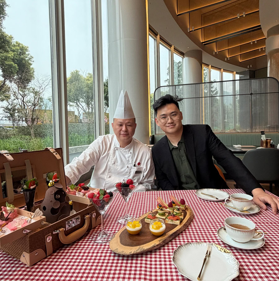 Chinese Restaurant Awards Celebration Chef and guest enjoying a meal at Chinese Restaurant Awards event.